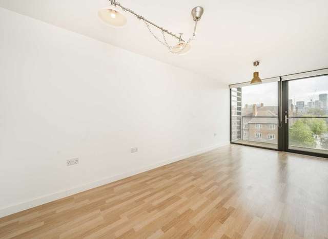 Flat For Sale in London, England