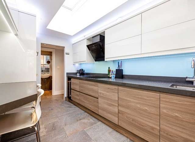 Flat For Sale in London, England