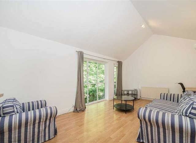 Flat For Sale in Epping Forest, England