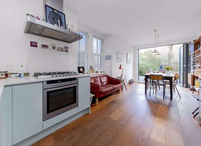 Flat For Sale in Doncaster, England