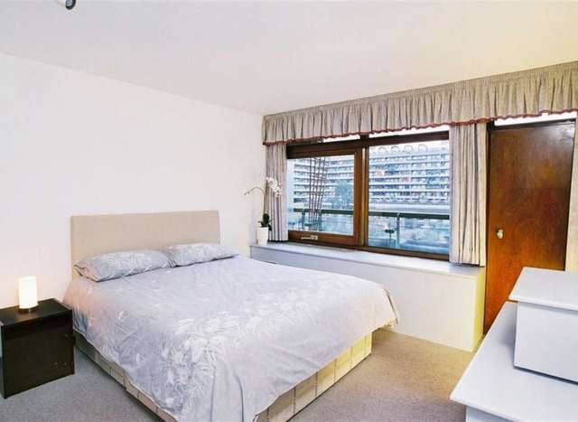 Flat For Sale in City of London, England