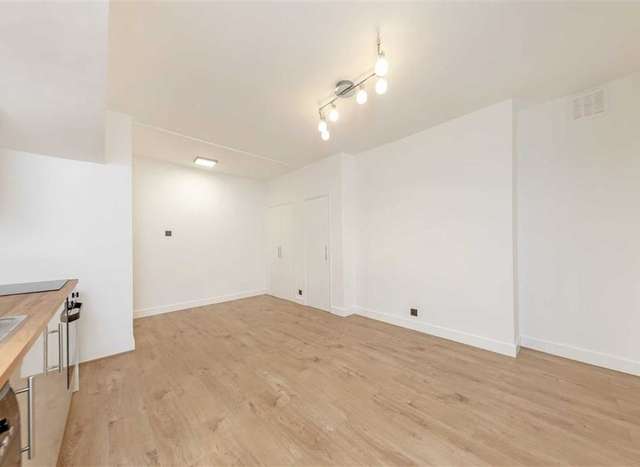 Studio For Sale in City of Westminster, England