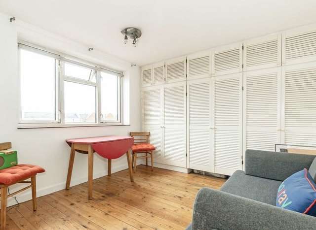 Flat For Sale in Tendring, England