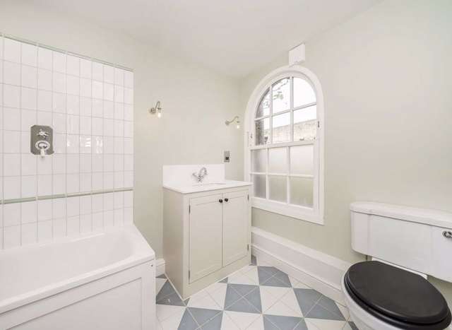 House For Sale in London, England