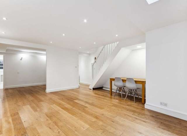 Studio For Sale in City of Westminster, England