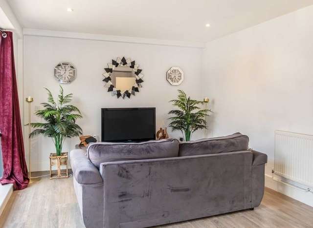 Flat For Sale in St Albans, England