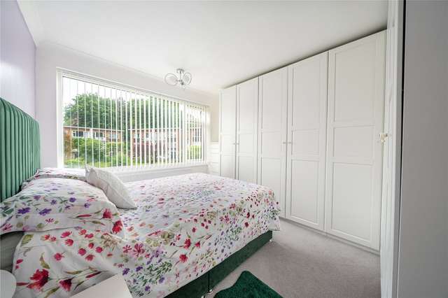 Flat For Sale in Leeds, England