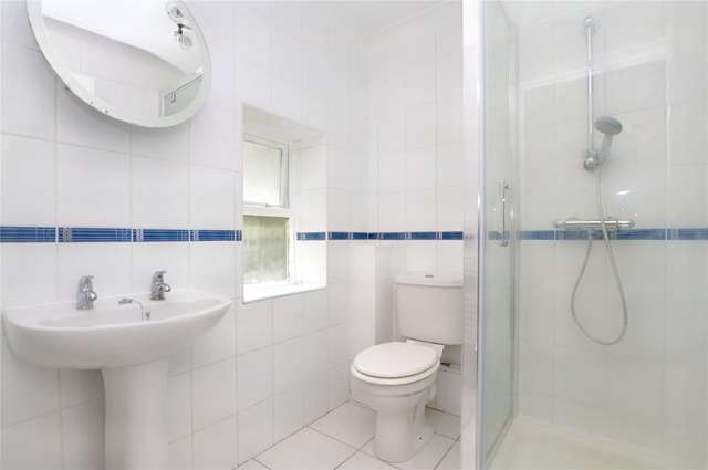 Flat For Sale in Leeds, England