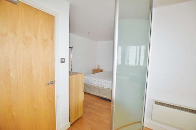 Apartment For Sale in Bristol, England