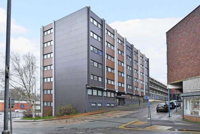 Apartment For Sale in Newcastle-under-Lyme, England