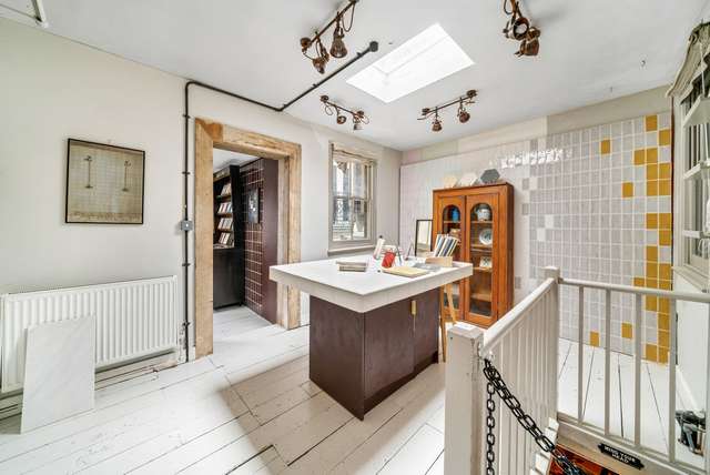 Detached house For Sale in London, England