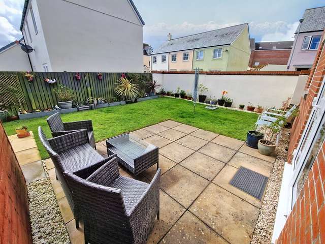 Detached house For Sale in City of Nottingham, England