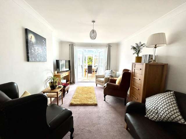 Bungalow For Sale in Mansfield, England