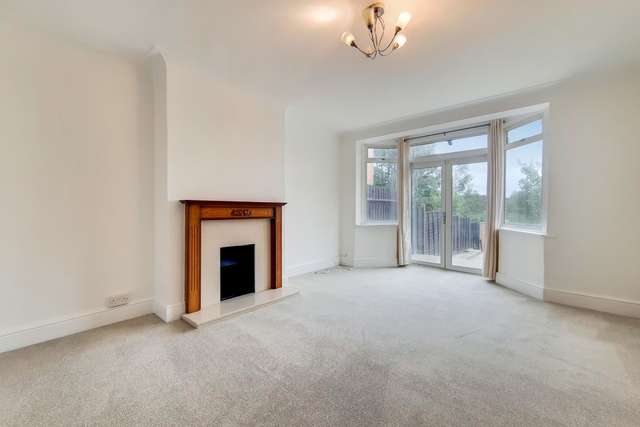 Maisonette For Sale in London, England