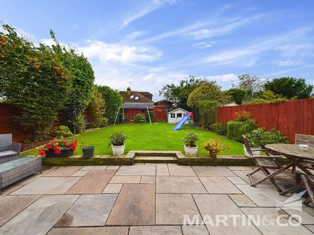 Bungalow For Sale in Chelmsford, England