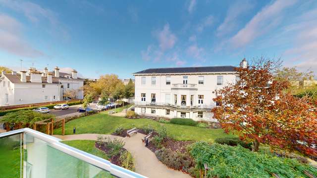 Apartment For Sale in Cheltenham, England