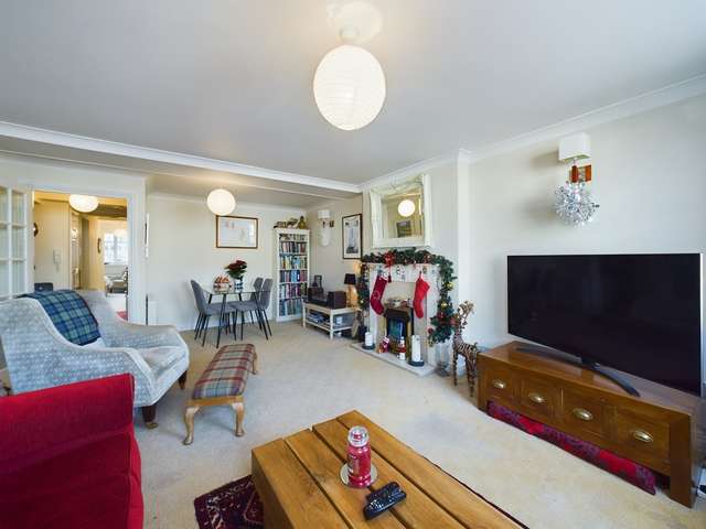 Apartment For Sale in Plymouth, England
