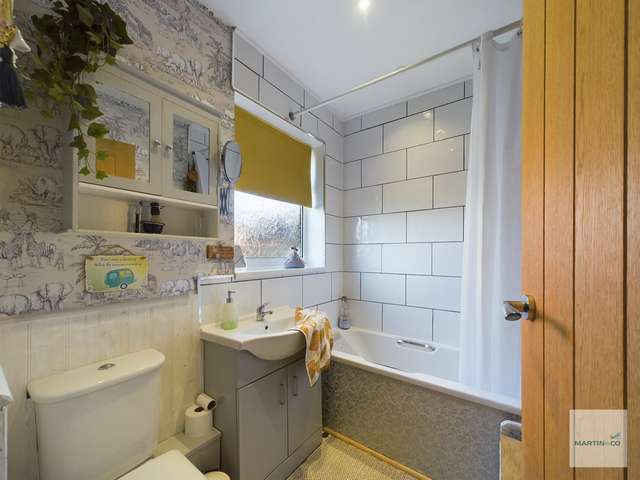 Maisonette For Sale in Broxtowe, England