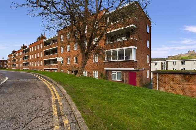 Apartment For Sale in Dover, England