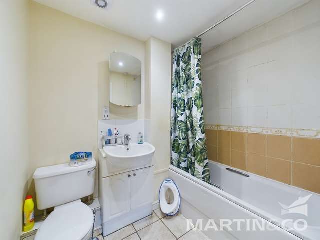 Apartment For Sale in Chelmsford, England