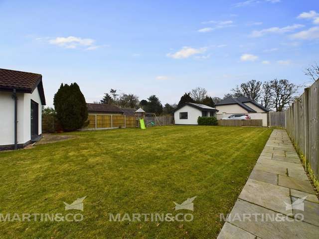 Detached house For Sale in Doncaster, England