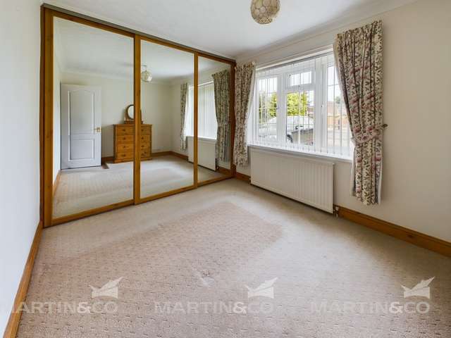 Bungalow For Sale in Doncaster, England