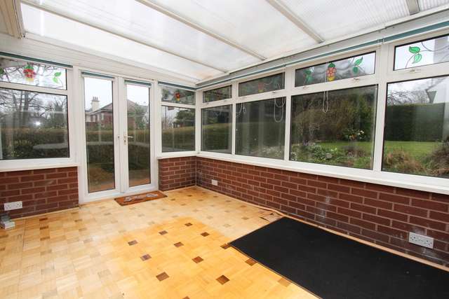 Bungalow For Sale in Tamworth, England