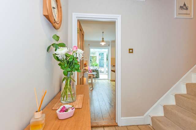 Terraced house For Sale in Winchester, England