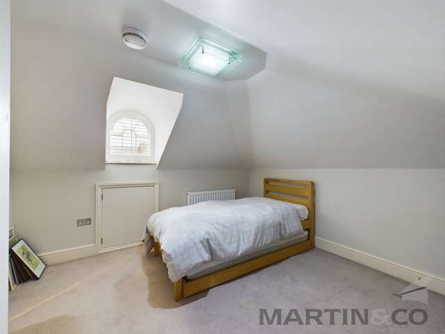 Flat For Sale in St Albans, England