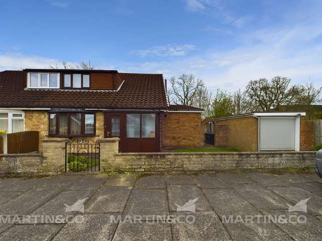 Bungalow For Sale in Doncaster, England