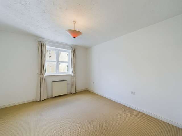 Apartment For Sale in Plymouth, England