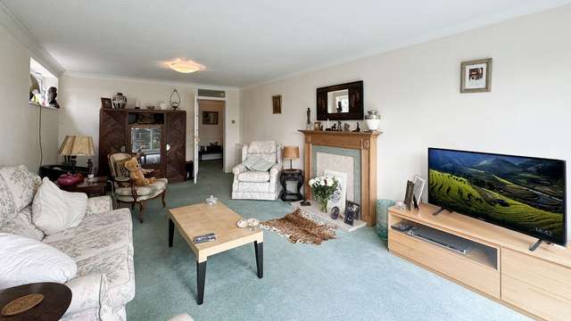Apartment For Sale in Bournemouth, England