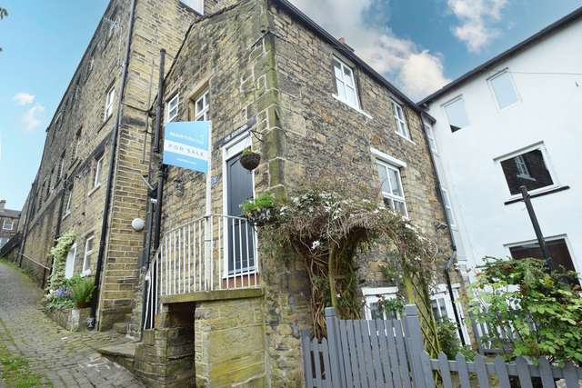 Cottage For Sale in Bradford, England