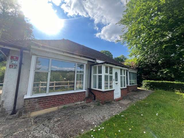 Bungalow For Sale in London, England