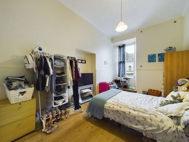 Flat For Sale in Plymouth, England