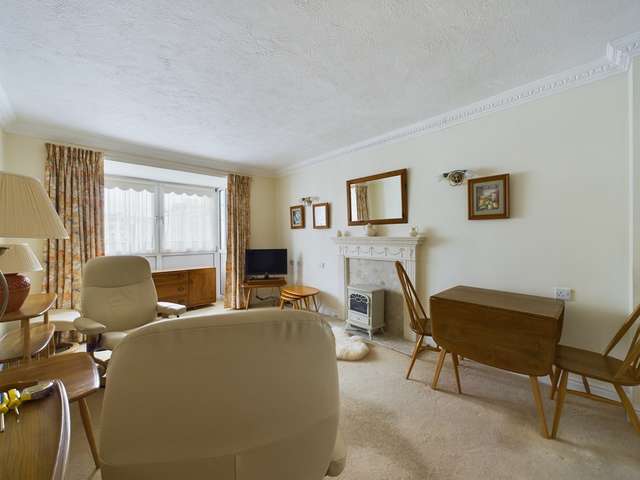 Apartment For Sale in Plymouth, England
