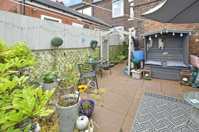 Terraced house For Sale in Stoke-on-Trent, England