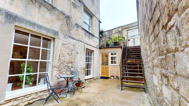 Apartment For Sale in Cheltenham, England