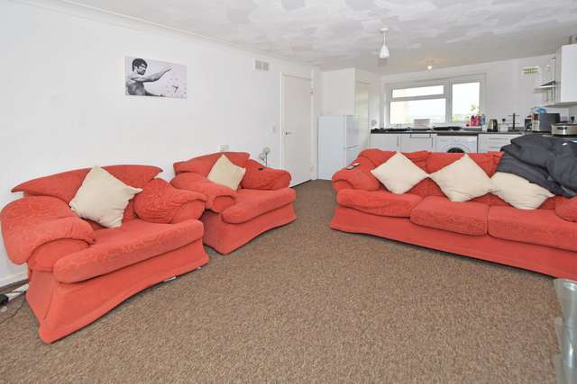 Apartment For Sale in Newcastle-under-Lyme, England