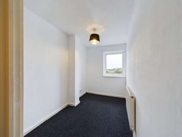 Maisonette For Sale in Plymouth, England