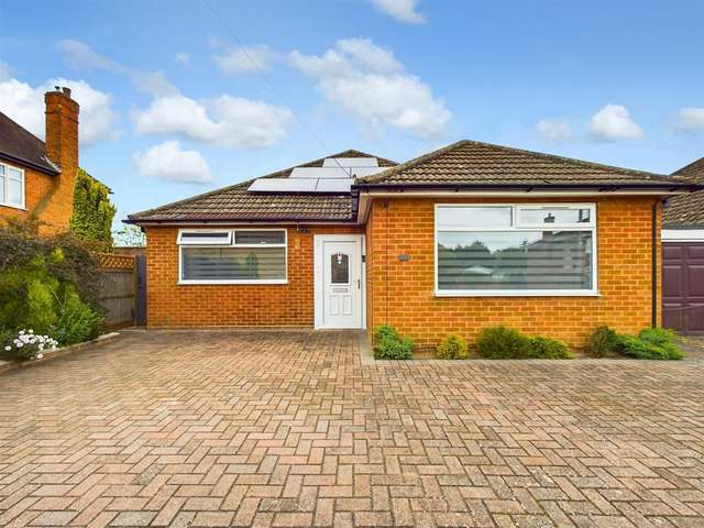 Bungalow For Sale in Lincoln, England