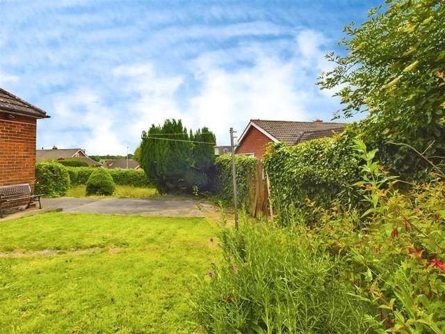 Bungalow For Sale in Wakefield, England