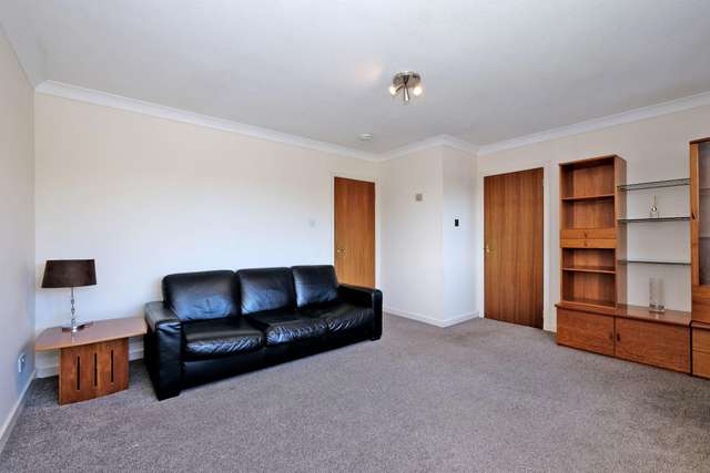 Flat For Rent in Westhill, Scotland