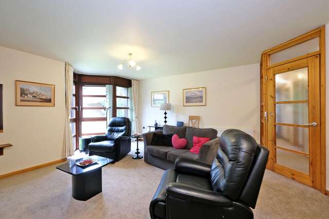 Flat For Rent in Inchmarlo, Scotland