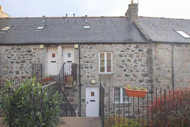 Flat For Rent in Huntly, Scotland
