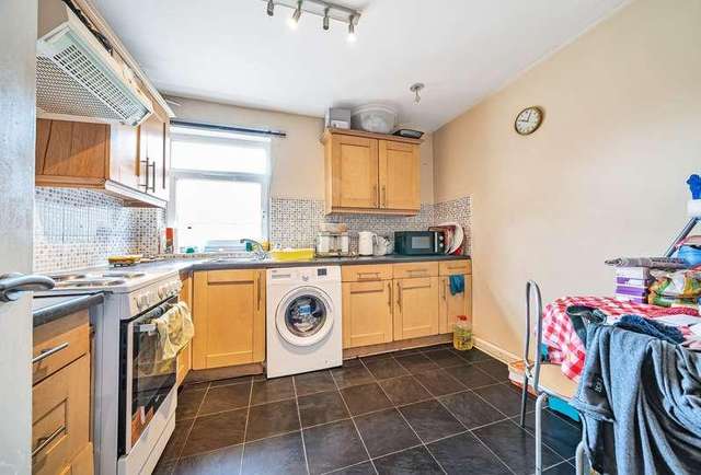 4 bed flat for sale