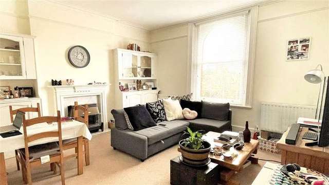 2 bed flat for sale