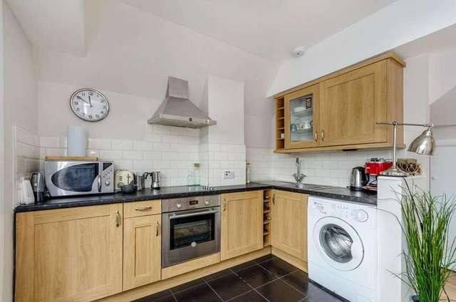 2 bed flat for sale