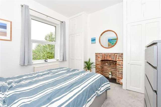 2 bed flat for sale