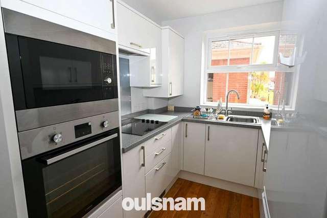 2 bed flat for sale